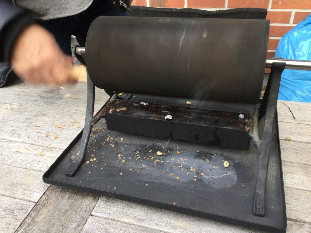 Der  Kaffee  wird  geröstet.