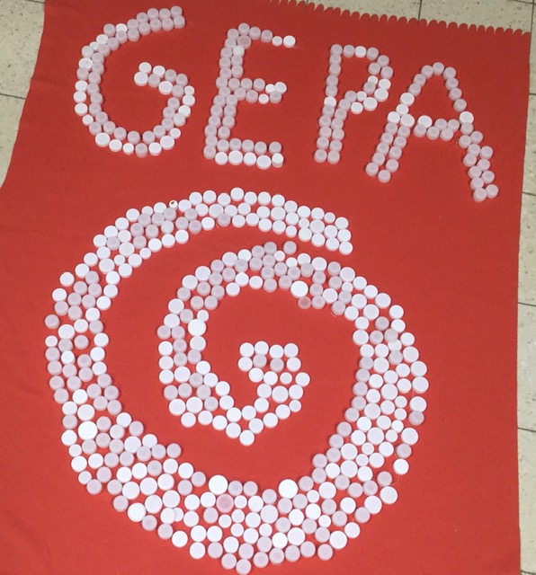 Im You tube Film siehst du, wie afghanische Kinder die Steine herstellen.